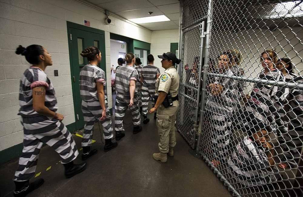 Usprisoners09 Скованные одной цепью: арестантские будни женщин заключенных в одной из тюрем США
