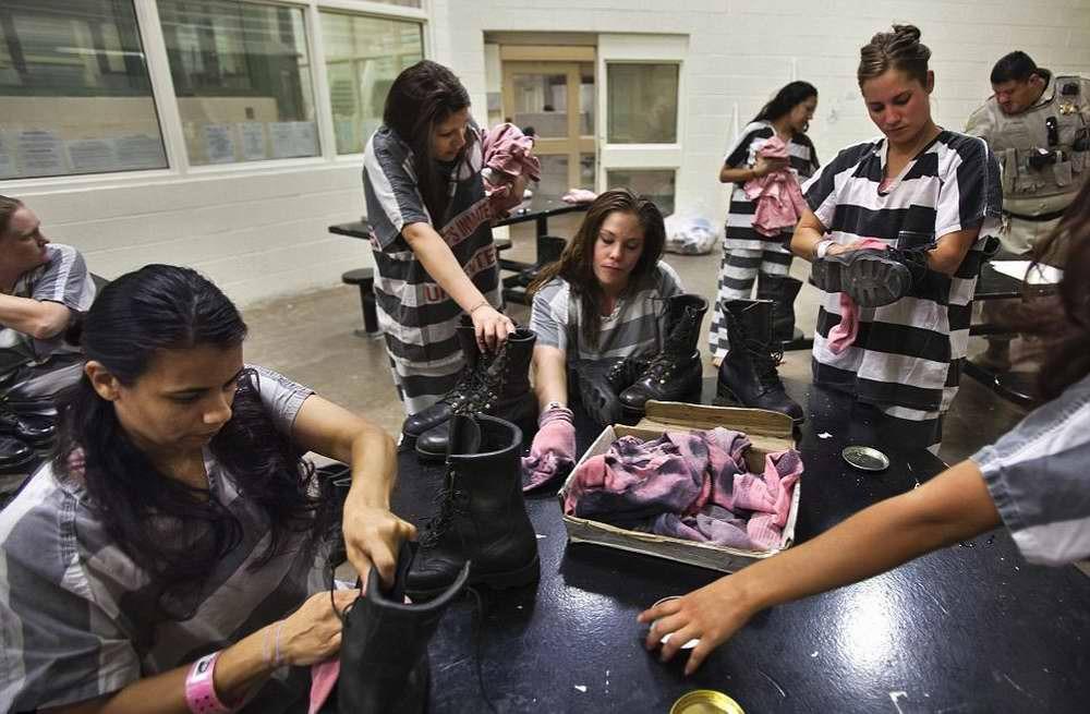 Usprisoners31 Скованные одной цепью: арестантские будни женщин заключенных в одной из тюрем США