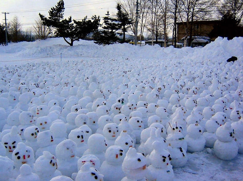 Снеговики из снега картинки