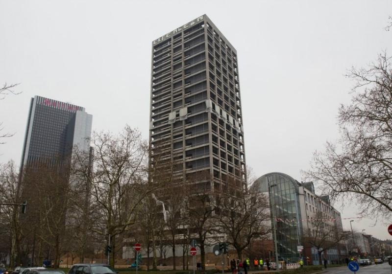 demolishion01 800x560 В Германии взорвали 116 метровый небоскреб
