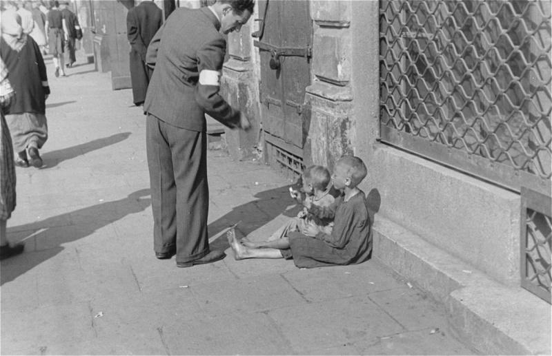  Запретные фотографии : Варшавское гетто летом 1941 года