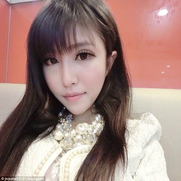 article 0 1C5A049200000578 622 634x632 Смерть в Instagram: юная китаянка задокументировала свое самоубийство