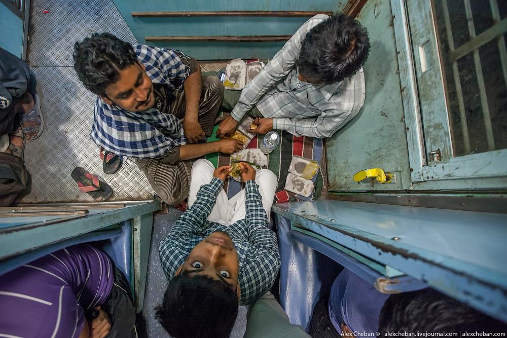indiantrain12 Общий вагон индийского поезда