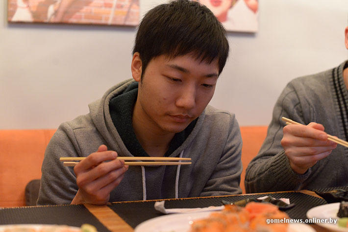 sushi16 Эксперимент: настоящий японец пробовал настоящие гомельские суши