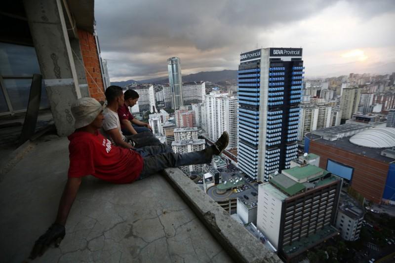 TorredeDavid20 800x533 «Башня Давида» в Каракасе: самый большой сквот в мире
