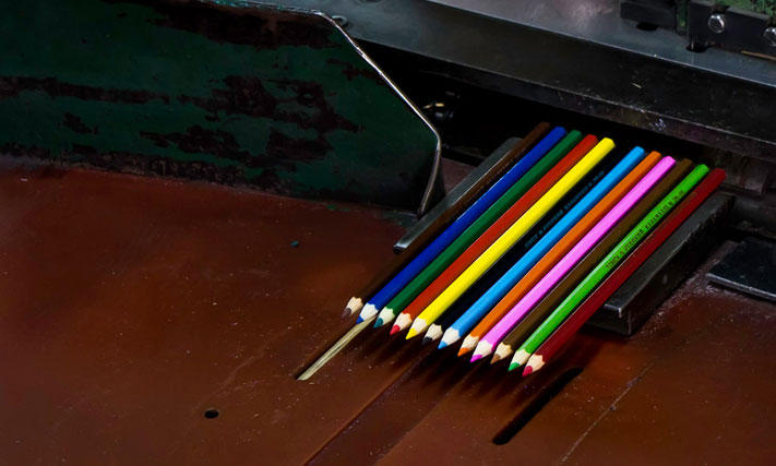 pencils37 Как делают карандаши из сибирского кедра