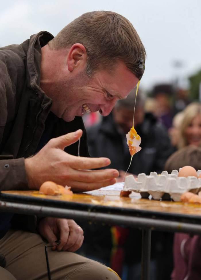 EggThrowing06 Британцы провели мировой чемпионат по метанию яиц