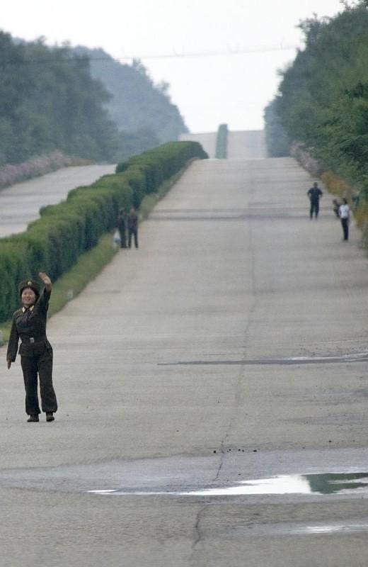 13 586907 520x800 Запрещенные фотографии — Северная Корея, снятая скрытой камерой