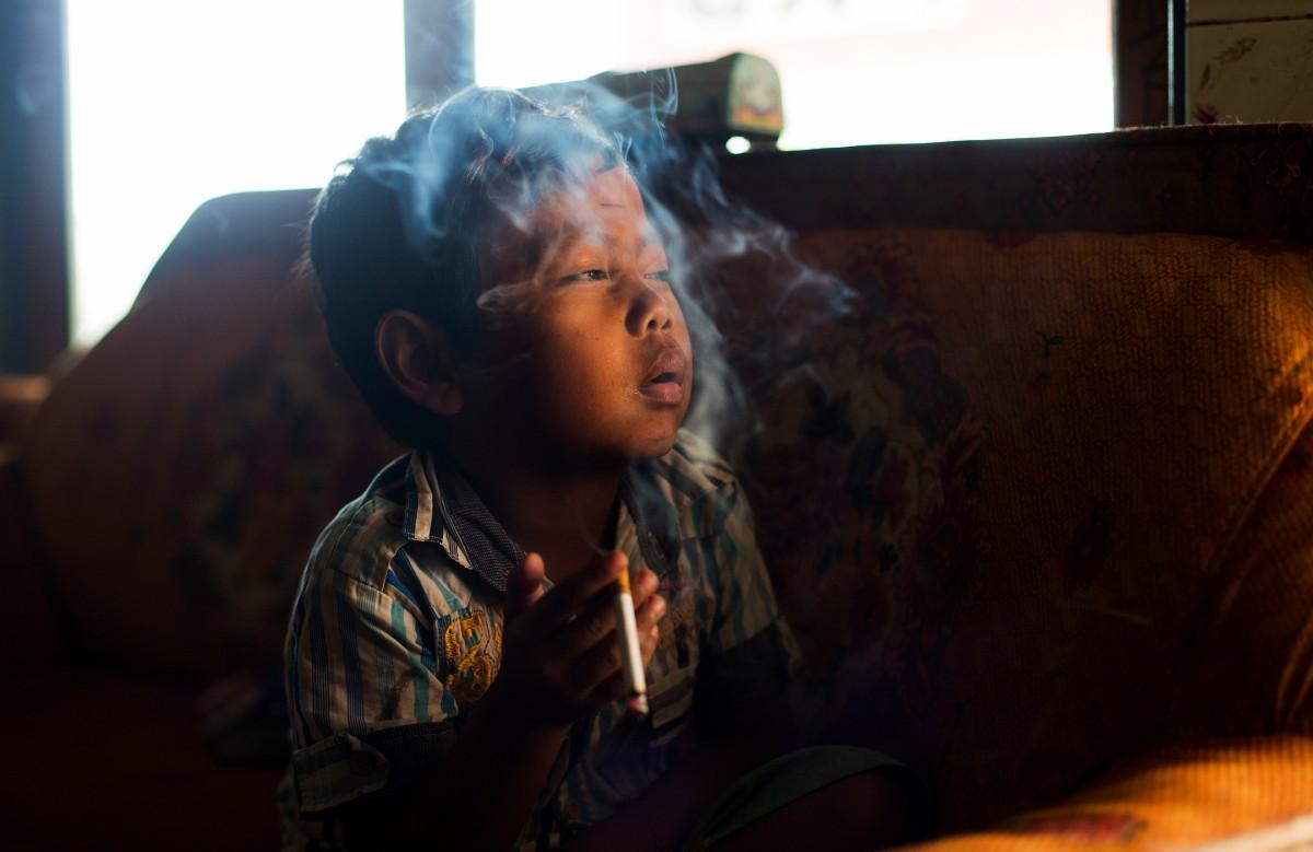 MarlboroBoys03 Маленькие курильщики Индонезии