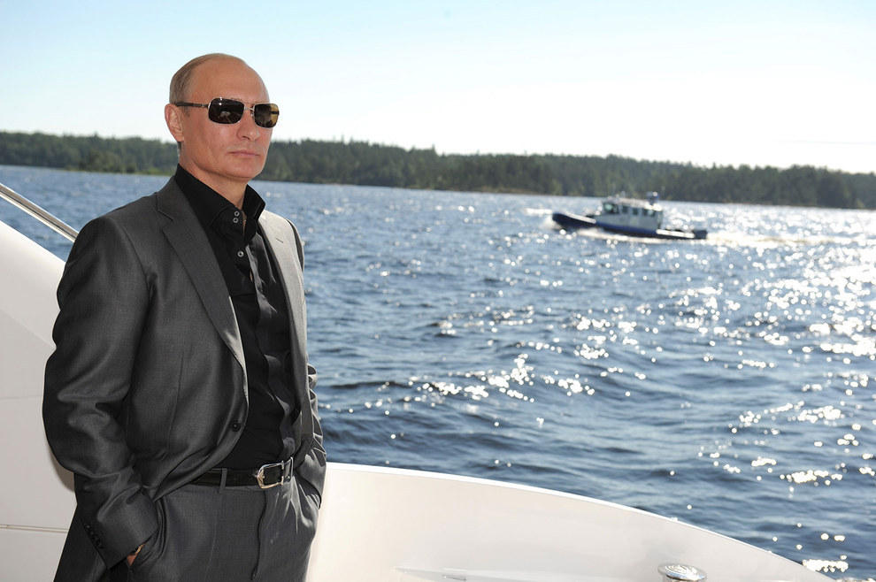 PutinLookingAt44 Как Владимир Путин смотрит на вещи