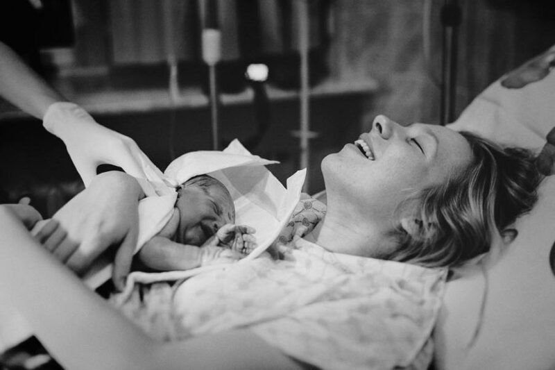 newborn01 800x533 20 фотографий о рождении новой жизни, которые доказывают, что дети — это чудо