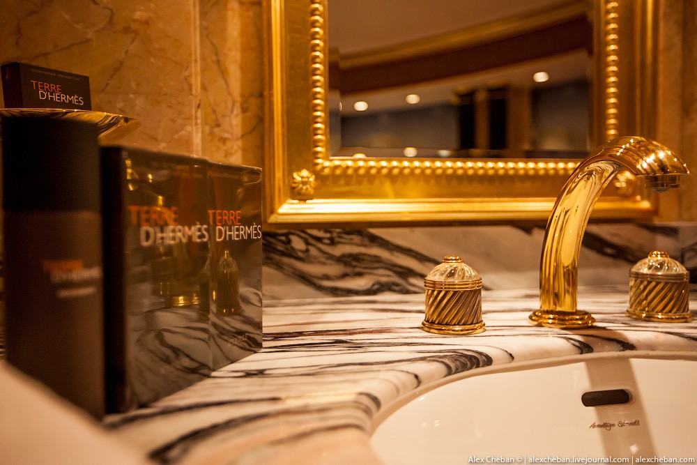 BurjAlArab27 ouro para xeques e oligarcas: o quarto mais caro no hotel Burj Al Arab sete estrelas