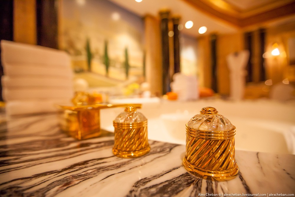 BurjAlArab28 ouro para xeques e oligarcas: o quarto mais caro no hotel Burj Al Arab sete estrelas