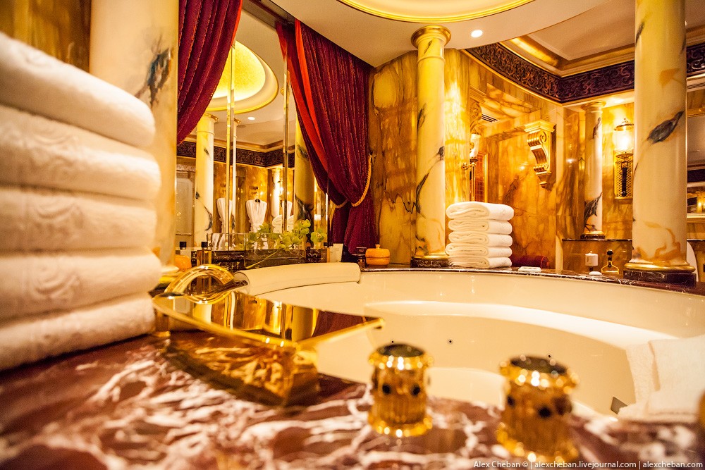 BurjAlArab38 ouro para xeques e oligarcas: o quarto mais caro no hotel Burj Al Arab sete estrelas