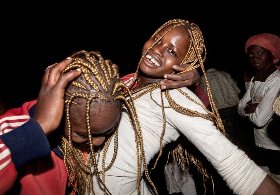 LeCotonnier01 Мы хотим танцевать: Как выглядит сельская дискотека в Африке