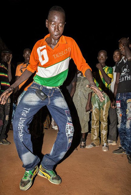 LeCotonnier10 Мы хотим танцевать: Как выглядит сельская дискотека в Африке
