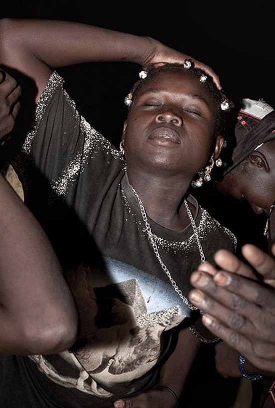 LeCotonnier14 Мы хотим танцевать: Как выглядит сельская дискотека в Африке