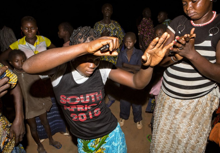 LeCotonnier20 Мы хотим танцевать: Как выглядит сельская дискотека в Африке