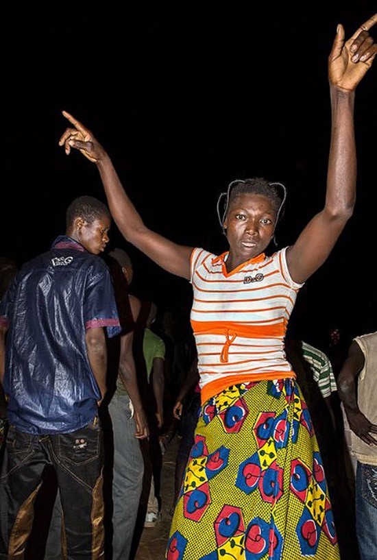 LeCotonnier22 Мы хотим танцевать: Как выглядит сельская дискотека в Африке