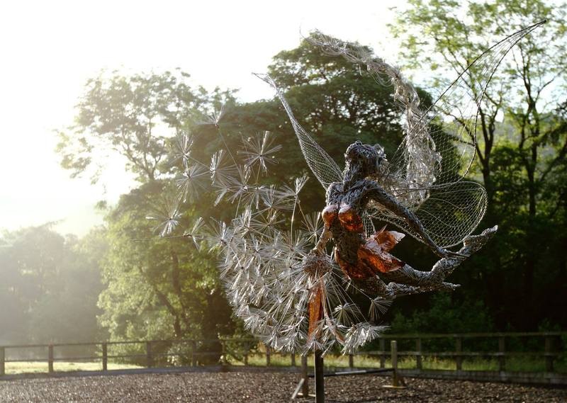 RobinWhite08 Удивительные скульптуры из стальной проволоки