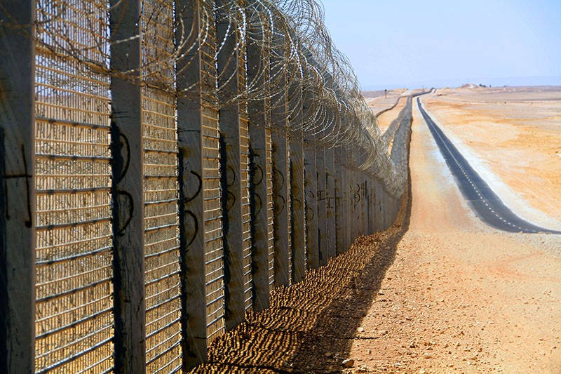borderwalls05 10 мрачных пограничных стен, разделяющих мир