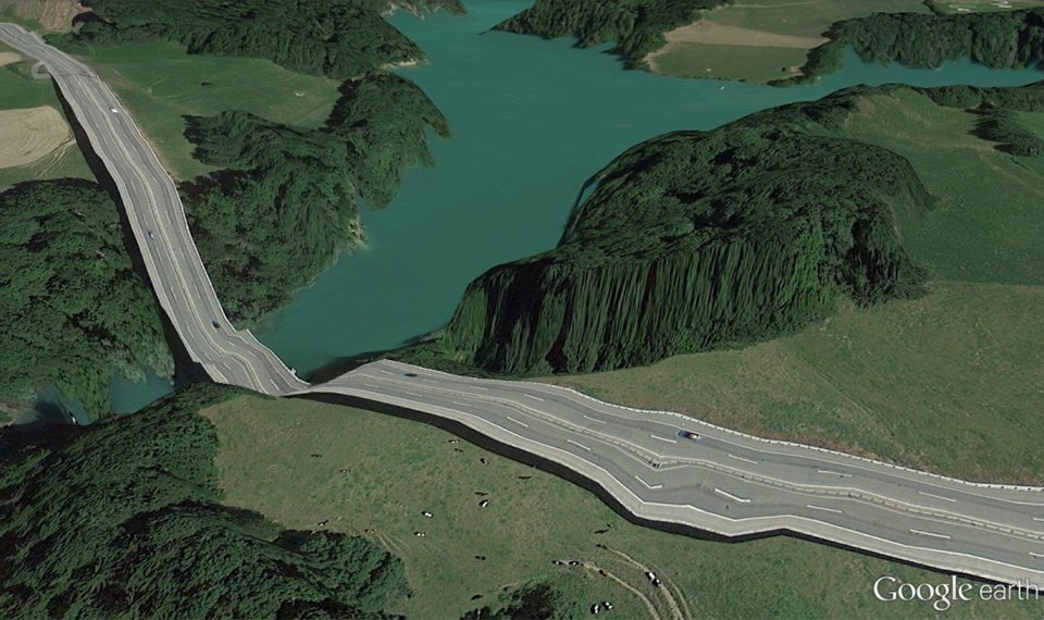 fcukreality01 32 фотографии из Google Earth, противоречащие здравому смыслу