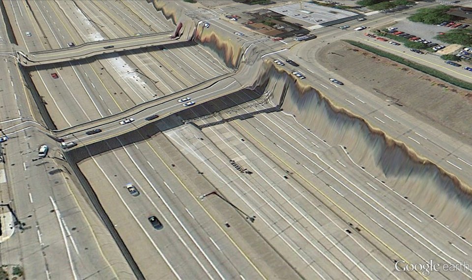 fcukreality20 32 фотографии из Google Earth, противоречащие здравому смыслу