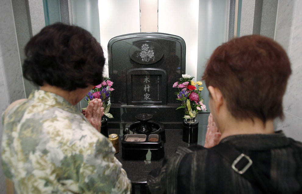 76 Новая мода в Японии: организация похорон при жизни