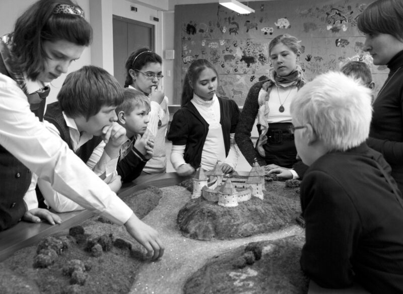 historybytouch01 800x584 История на ощупь: как слепые дети познают прошлое