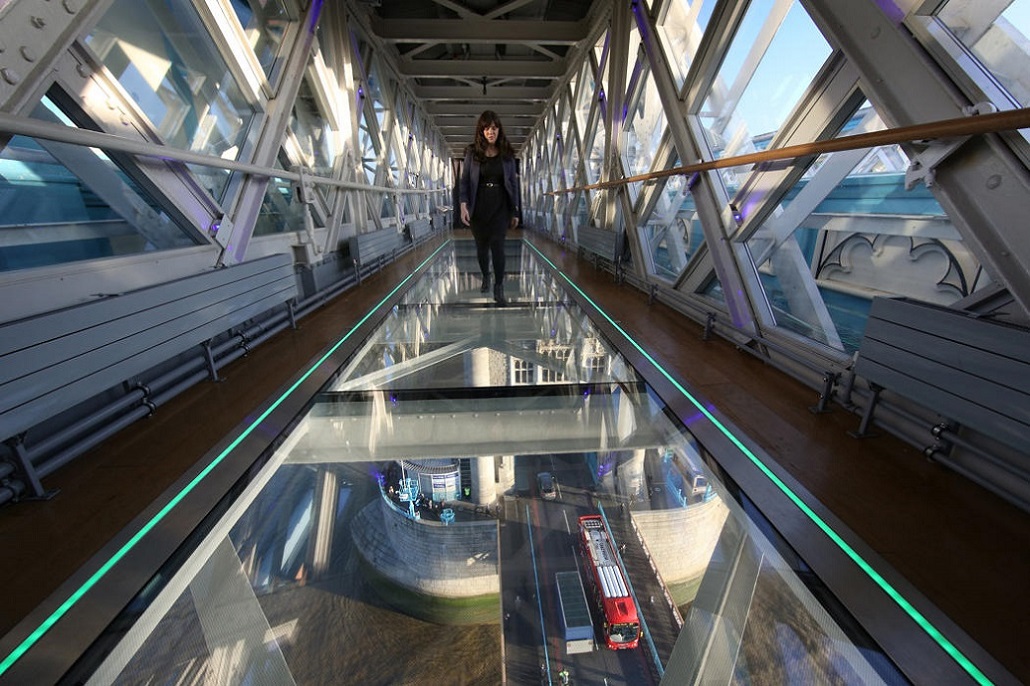 tauerskiy most 5 Потрясающий вид сквозь стеклянный пол Тауэрского моста в Лондоне