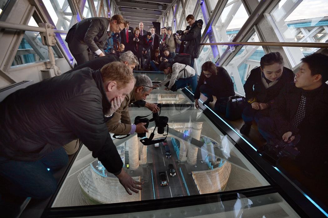 tauerskiy most 6 Потрясающий вид сквозь стеклянный пол Тауэрского моста в Лондоне