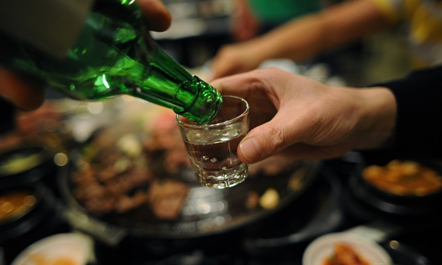 7. Потребление алкоголя 10 странных вещей в Южной Корее