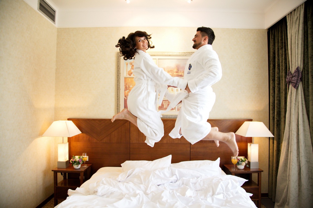 Русская пара любовников записала свою интимную жизнь в номере отеля