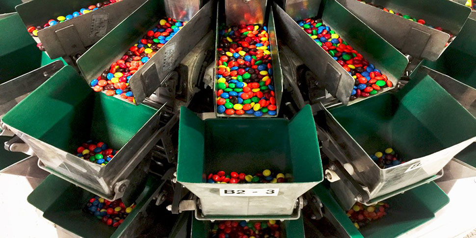 На фабрике M&M&quot;s: как производят конфеты, которые тают во рту, а не в руках