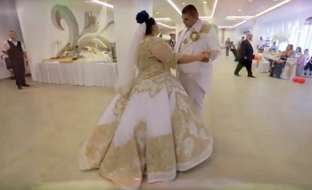 Дорого-богато: цыганская свадьба с платьем за 175 тысяч долларов и дождем из 