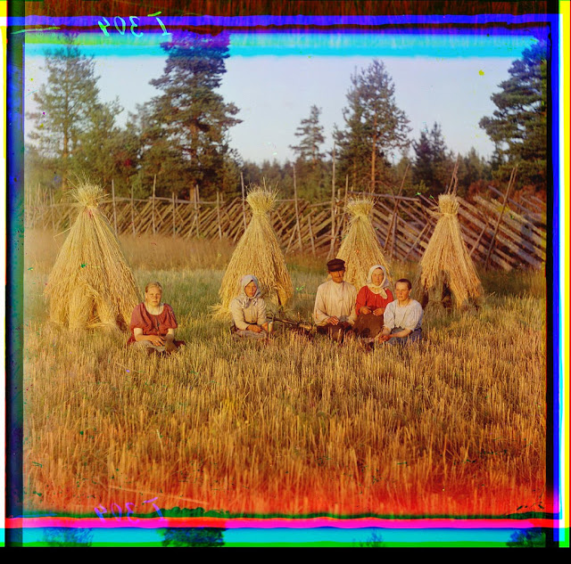 Цветные фотографии женщин Российской империи начала XX века 