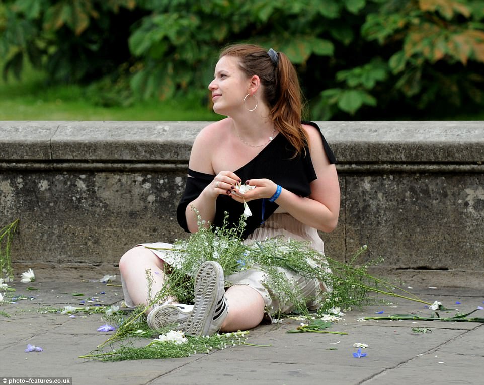 Окончание экзаменов в Кембридже: фейерверк, пьянка и купание голышом