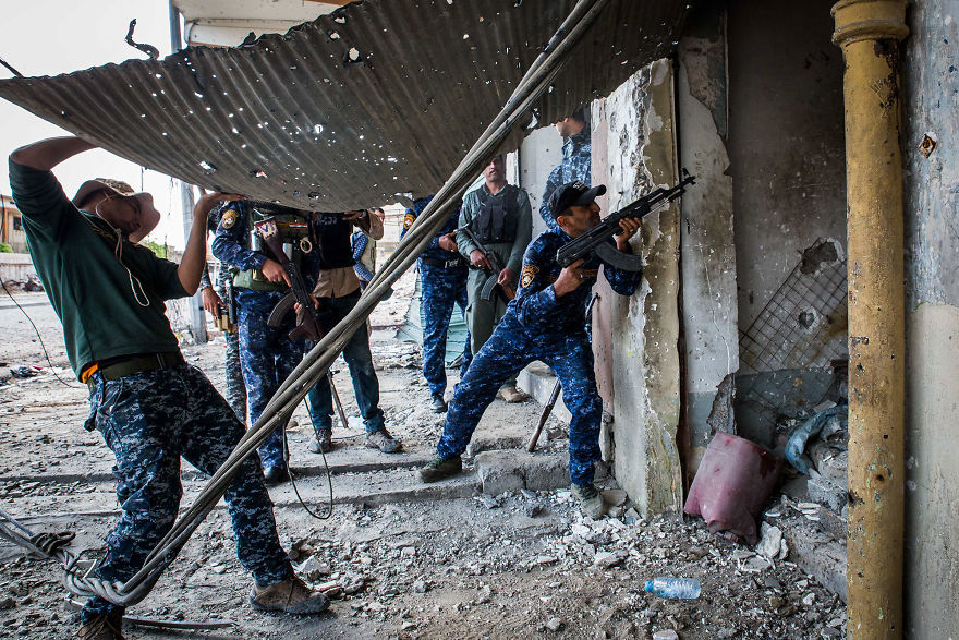armed-forces-refugees-photos-kainoa-little-islamic-state-595b379aa8ae6__880 Остросюжетные кадры антитеррористической операции в Ираке
