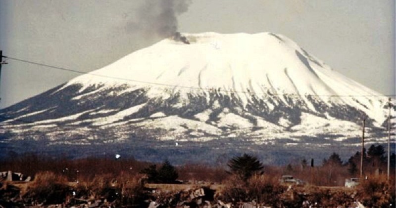 Самый крутой розыгрыш на 1 апреля: американец одурачил город, вызвав извержение вулкана