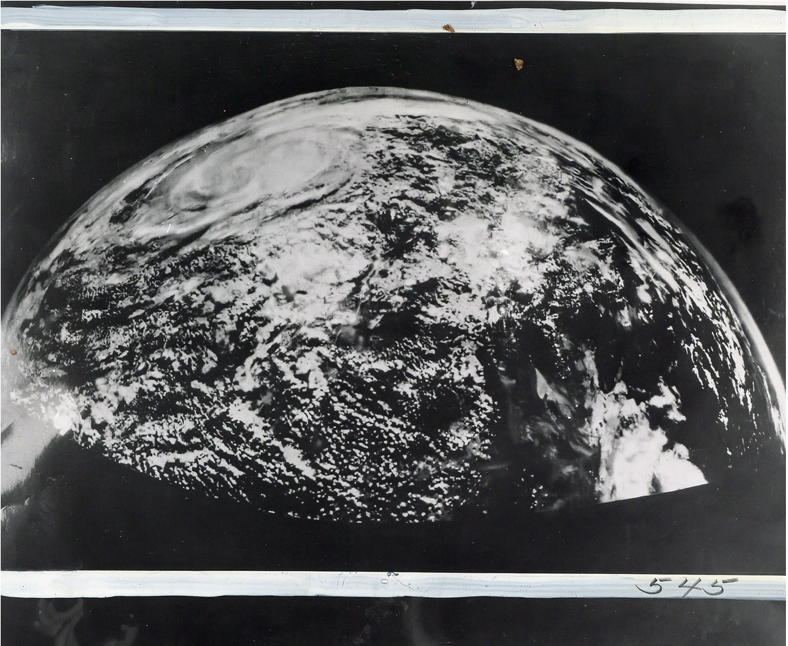 01 Космический винтаж: старые снимки НАСА уйдут с молотка в Лондоне