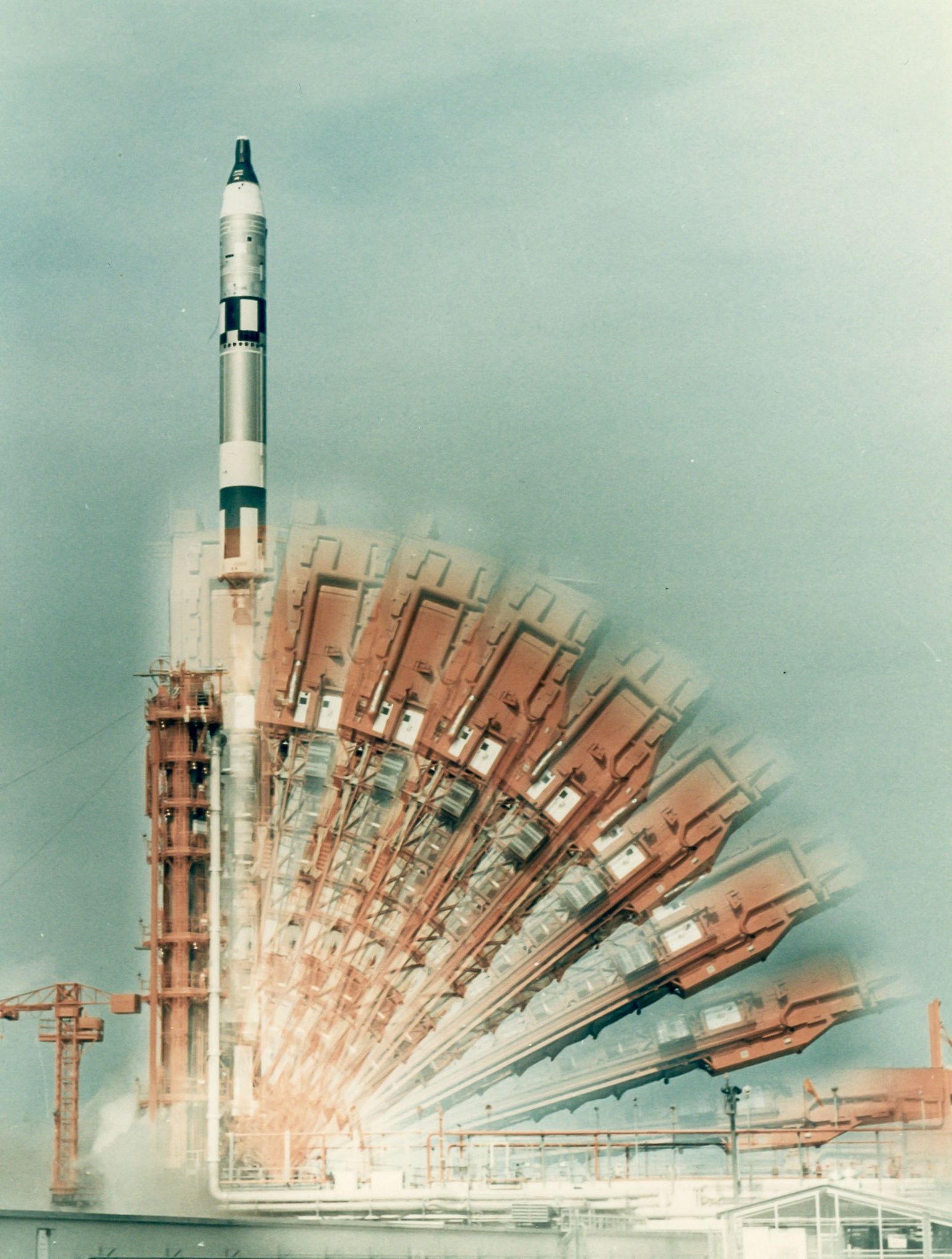 0614 Космический винтаж: старые снимки НАСА уйдут с молотка в Лондоне