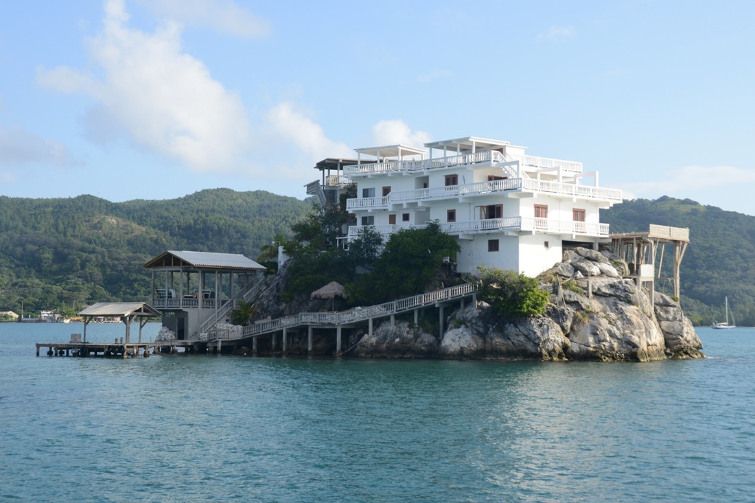 10 самых крошечных населённых островов мира. ФОТО