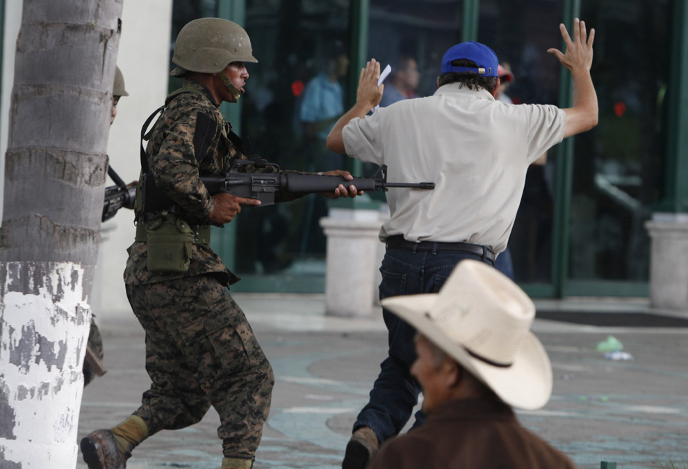 Фотография: Государственный переворот в Гондурасе №14 - BigPicture.ru