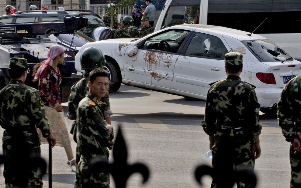 Фотография: Этнические столкновения в китайском городе Урумчи №12 - BigPicture.ru