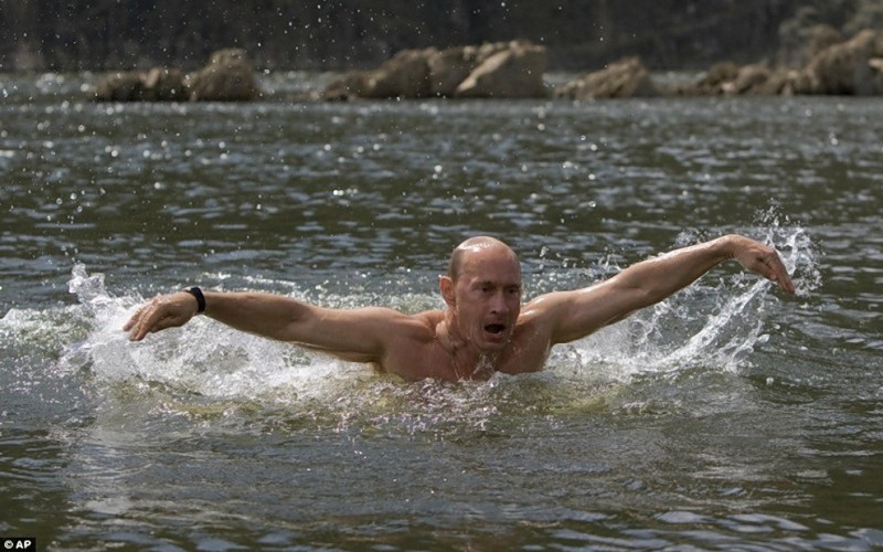 Путин проводит отпуск в Тыве
