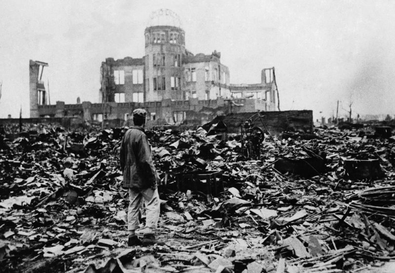 Фотография: Ярче тысячи солнц: 20 страшных кадров в память о ядерном взрыве в Хиросиме №1 - BigPicture.ru
