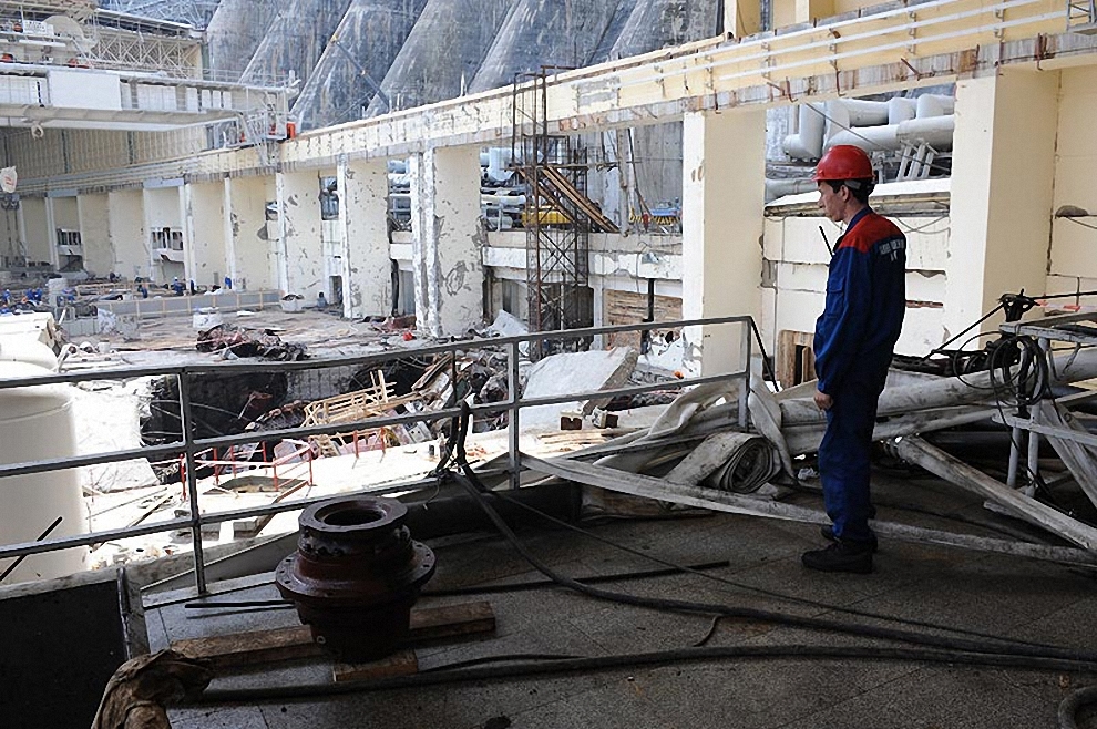 Фотография: Восстановительные работы на Саяно-Шушенской ГЭС №3 - BigPicture.ru