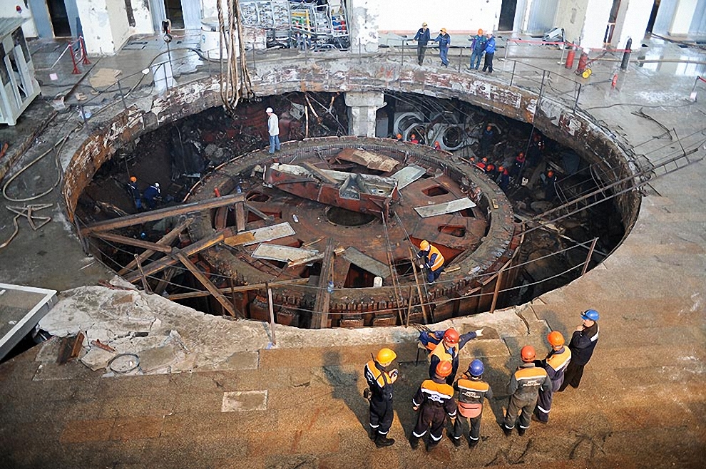 Фотография: Восстановительные работы на Саяно-Шушенской ГЭС №11 - BigPicture.ru