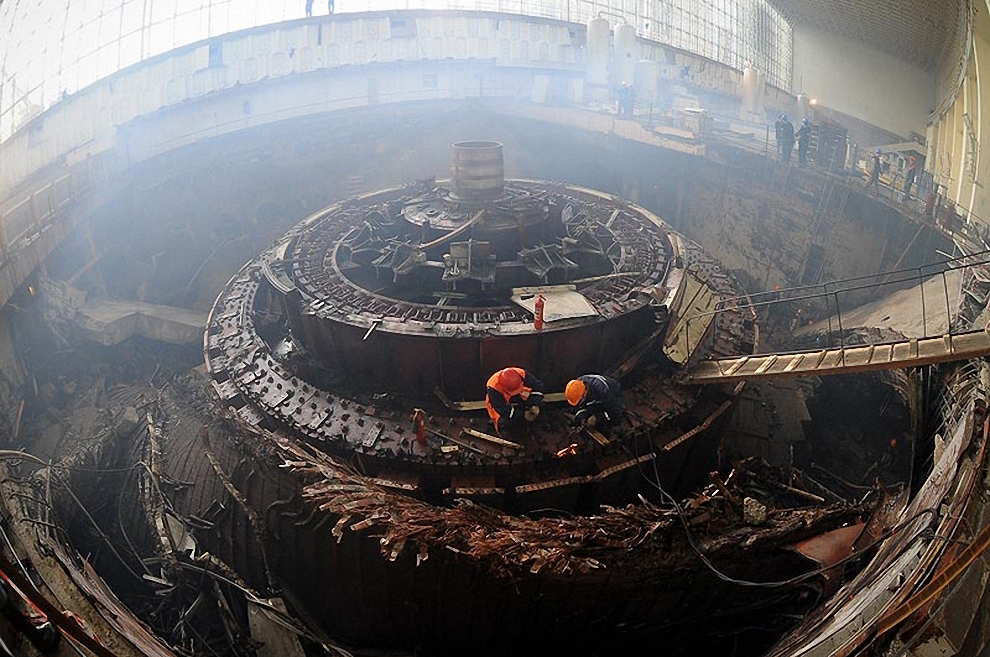 Фотография: Восстановительные работы на Саяно-Шушенской ГЭС №17 - BigPicture.ru