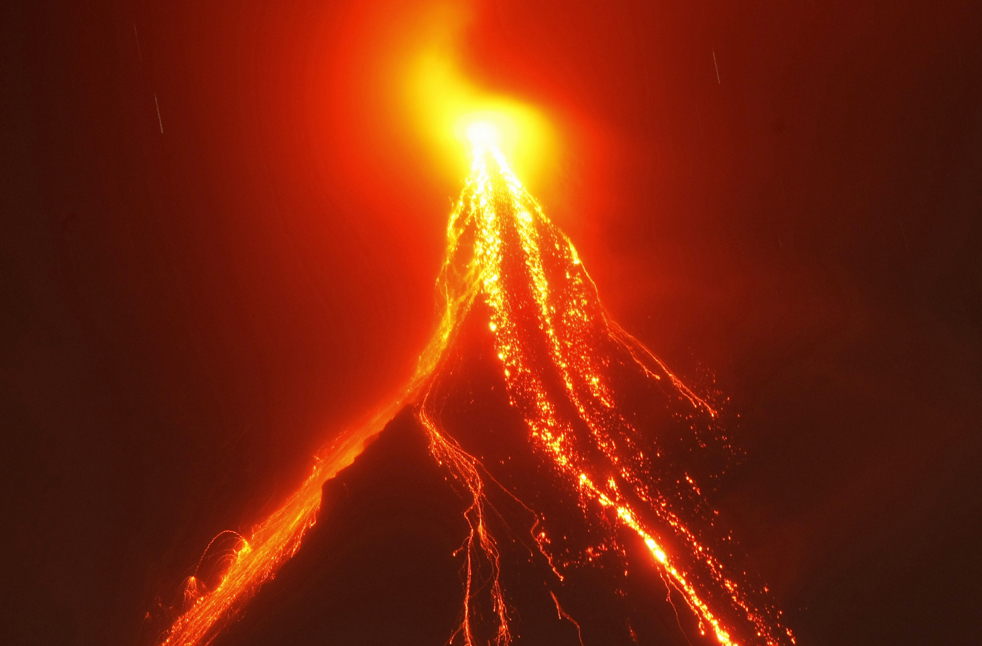 Фотография: Извержение вулкана Майон №2 - BigPicture.ru